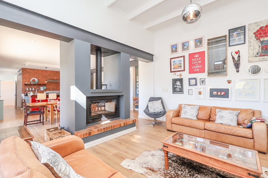 5 Bedroom Property for Sale in The Coves North West